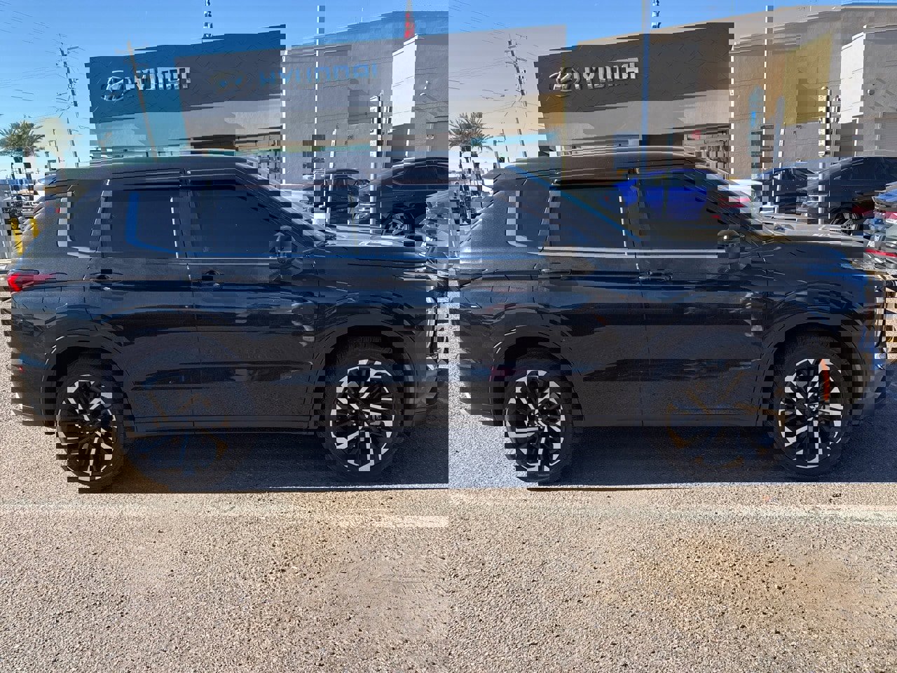 Used 2023 Mitsubishi Outlander SE Black Edition video 1