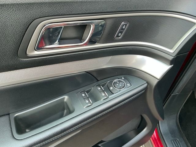 Used 2017 Ford Explorer XLT w/ Equipment Group 202A image 15