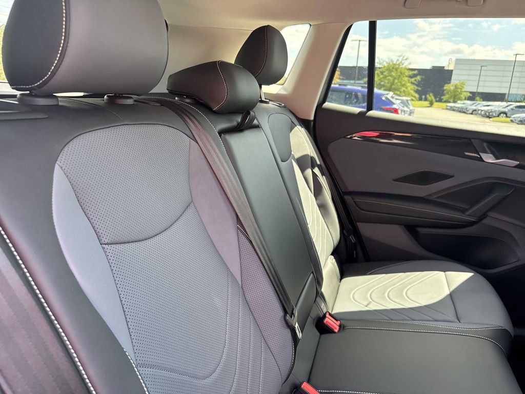 New 2025 Volkswagen Tiguan SE image 16