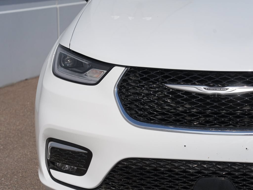 Used 2025 Chrysler Pacifica Select FWD image 9