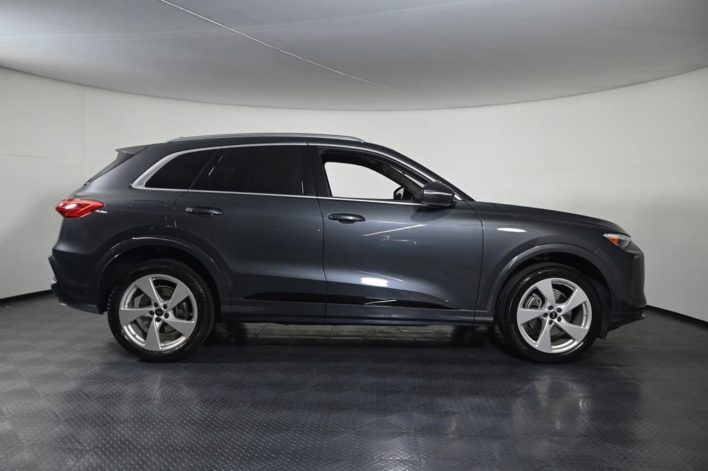 Used 2025 Audi Q5 Premium Plus w/ Premium Plus AWD/4WD image 6