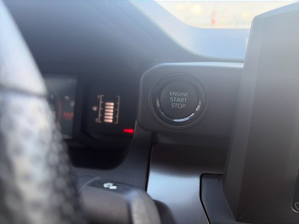 Used 2025 Toyota Tacoma SR5 AWD/4WD image 25