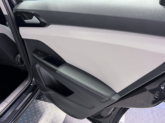 Certified 2025 Volkswagen Taos S FWD image 13