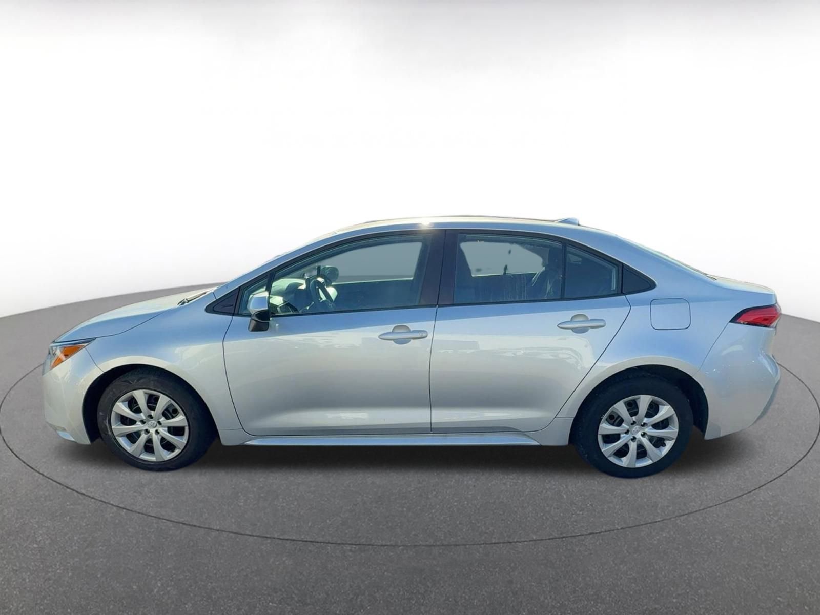 Used 2025 Toyota Corolla LE image 4