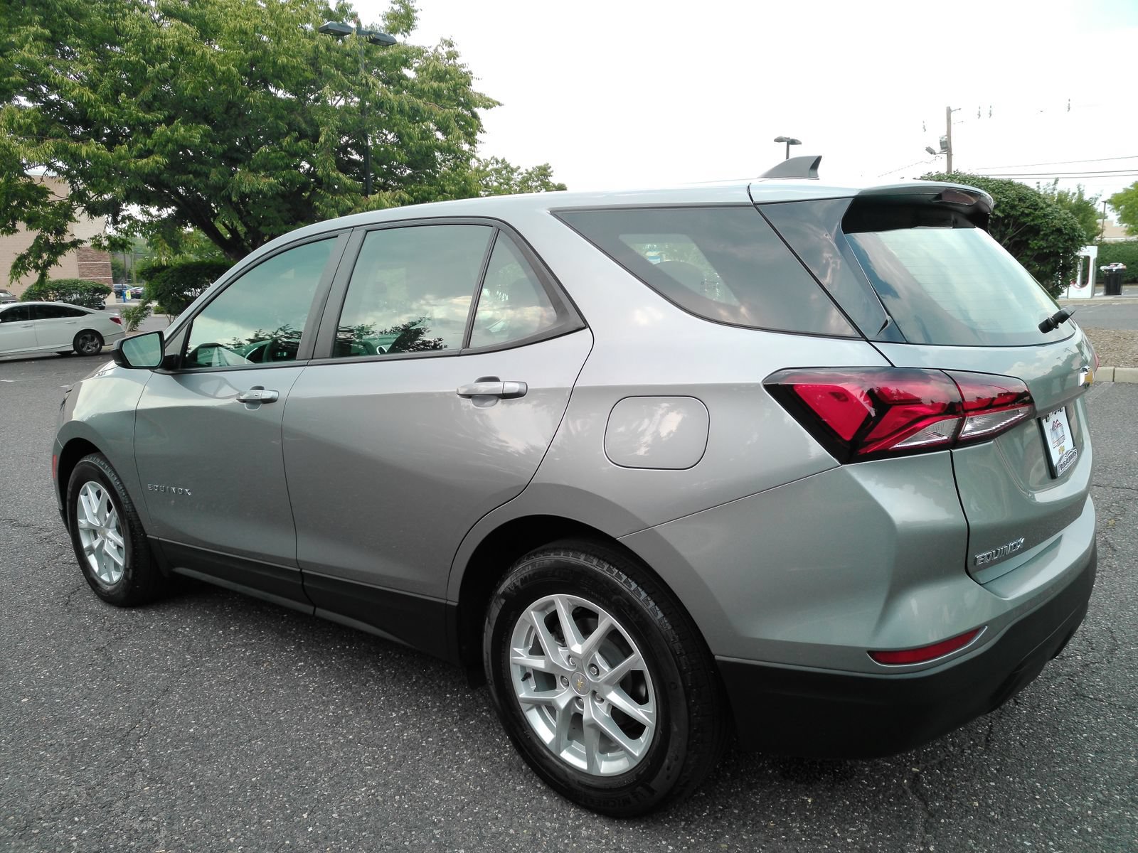 Used 2023 Chevrolet Equinox LS FWD image 5