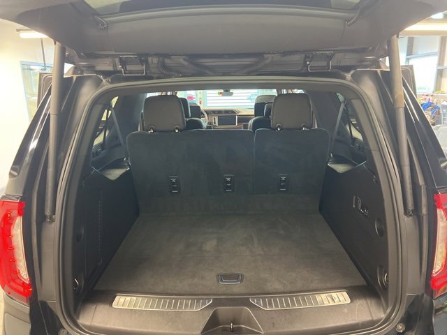 Used 2021 GMC Yukon XL Denali w/ Denali Premium Package image 18