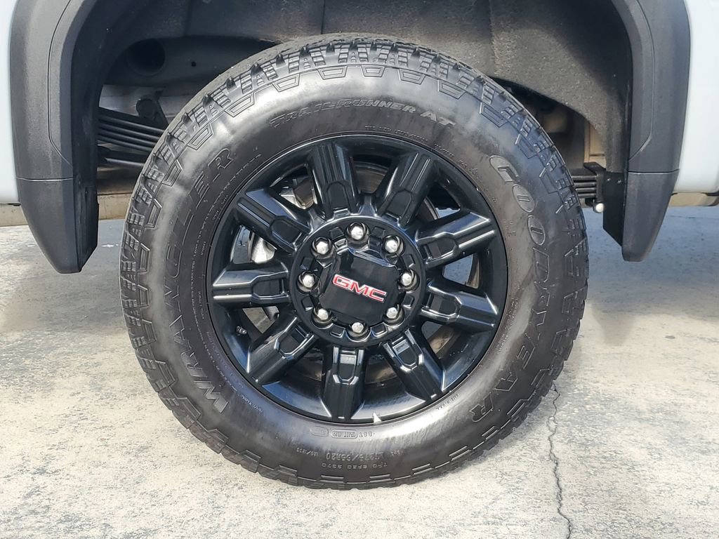 Used 2025 GMC Sierra 2500 AT4 image 6