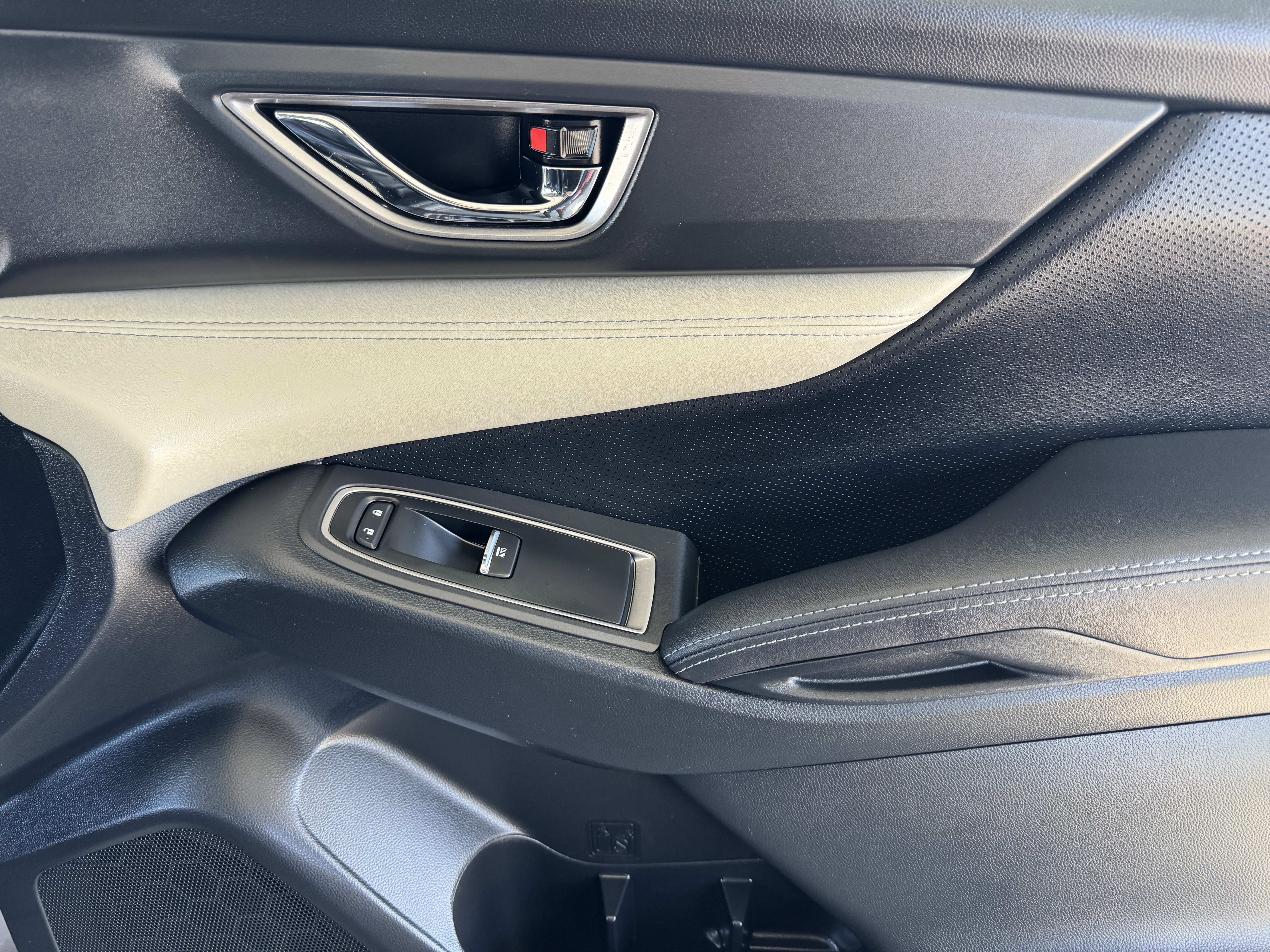 Used 2022 Subaru Ascent Limited w/ Technology Package image 25