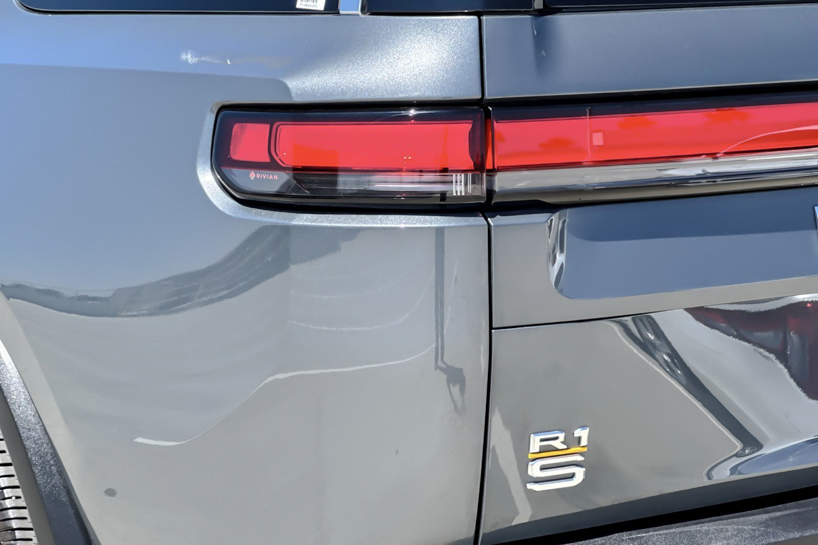 Used 2024 Rivian R1S Adventure AWD/4WD image 27