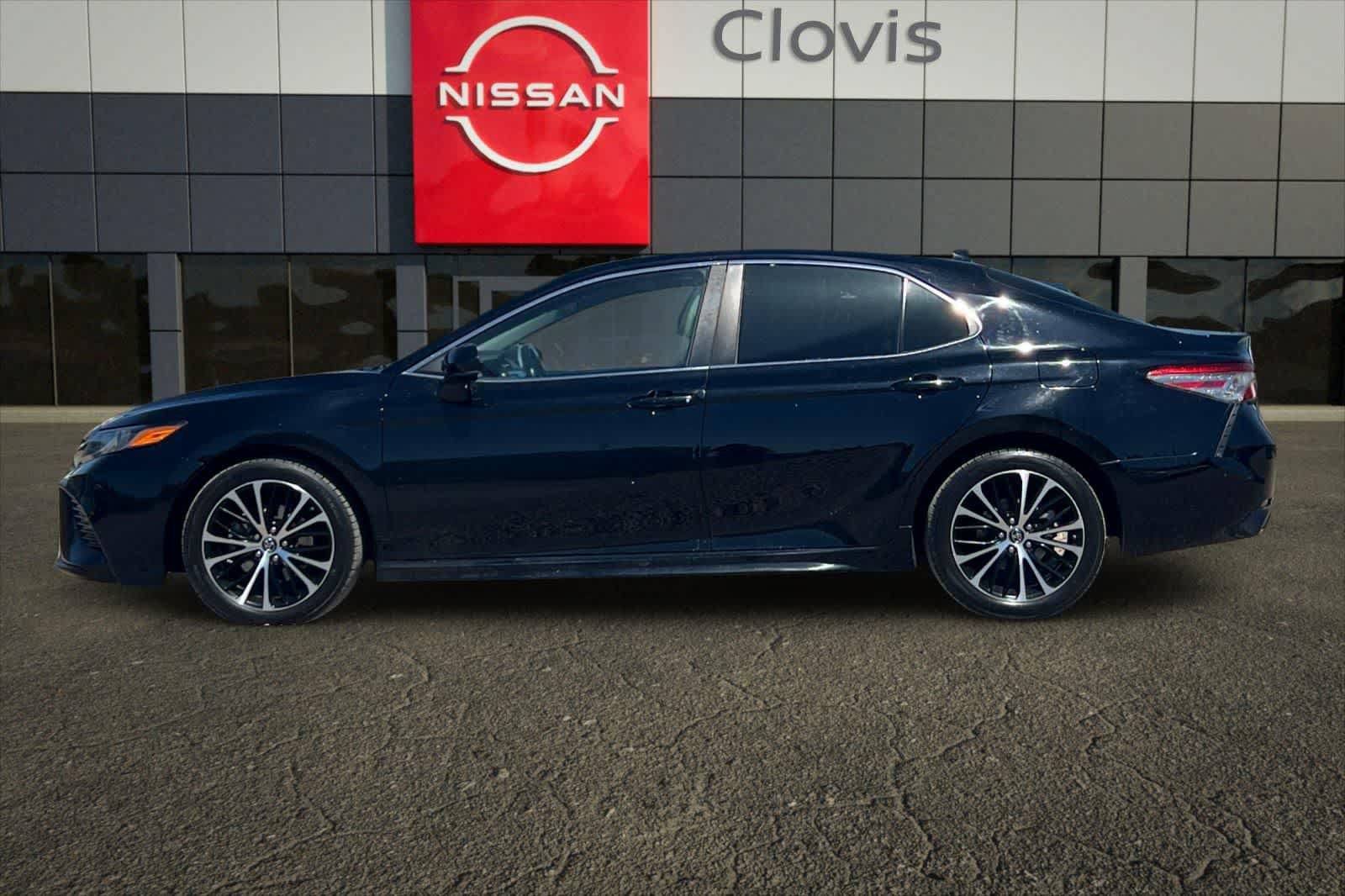 Used 2019 Toyota Camry SE FWD image 6