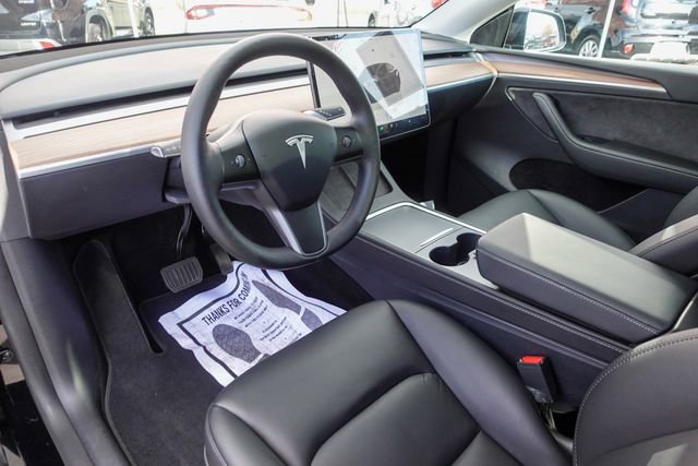 Used 2025 Tesla Model Y Long Range image 11