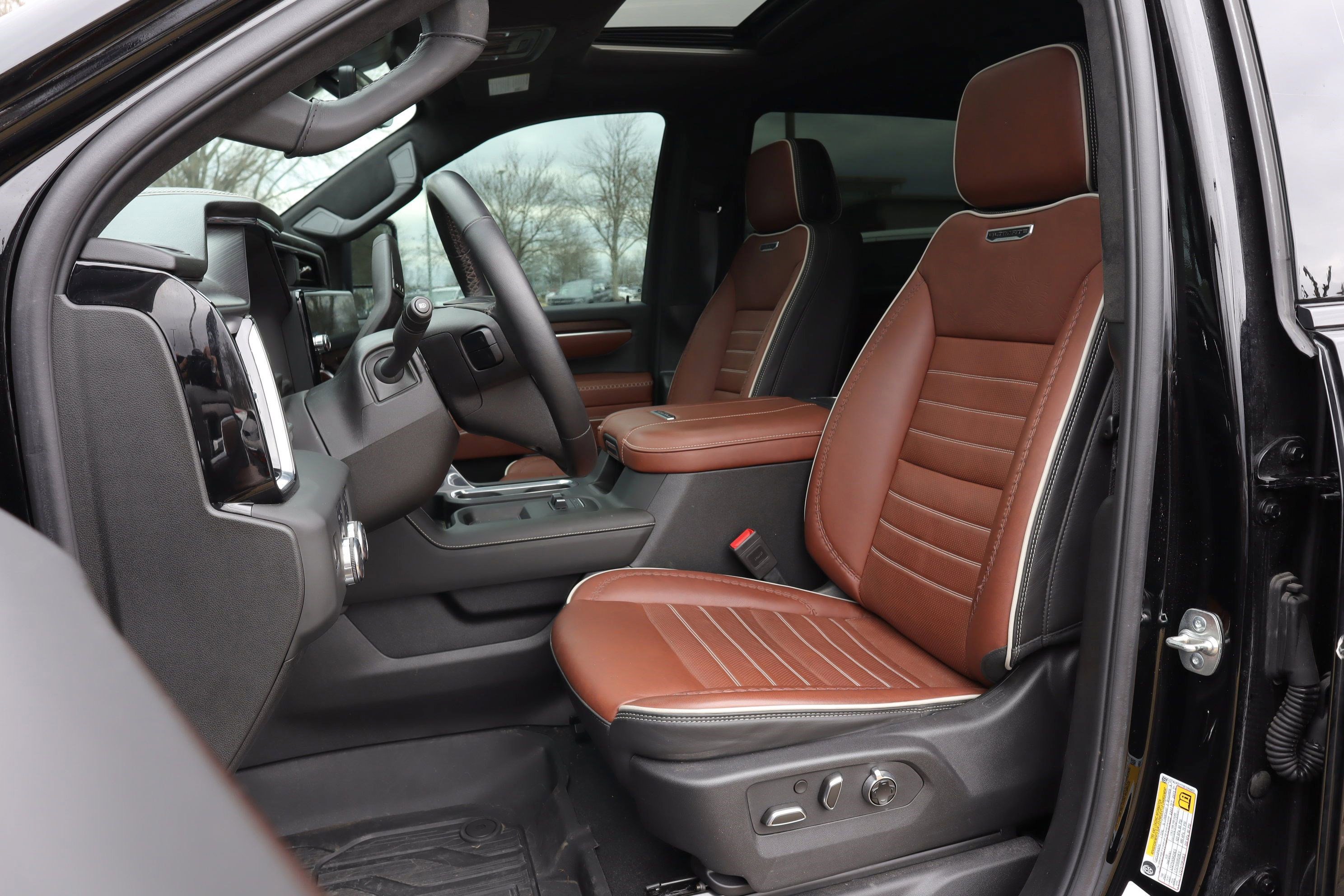 Used 2025 GMC Sierra 2500 Denali Ultimate image 8