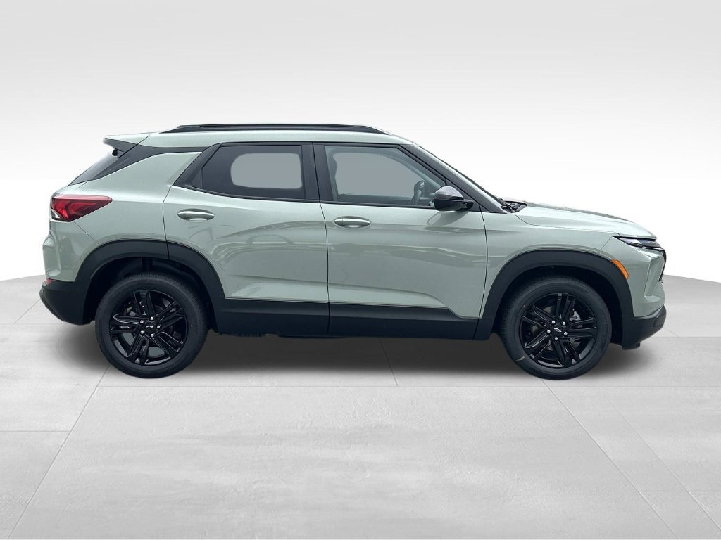 New 2026 Chevrolet TrailBlazer LT w/ Midnight Edition FWD image 2