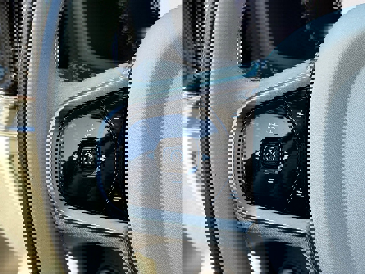 Certified 2023 Volvo S60 B5 Plus image 17