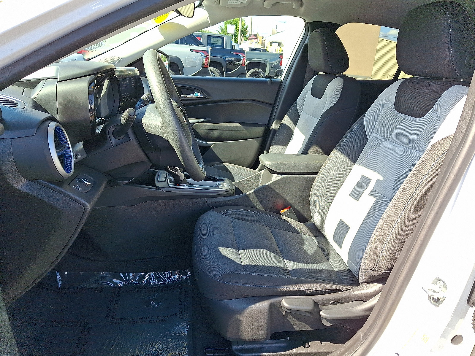 Used 2025 Chevrolet Trax LS image 14