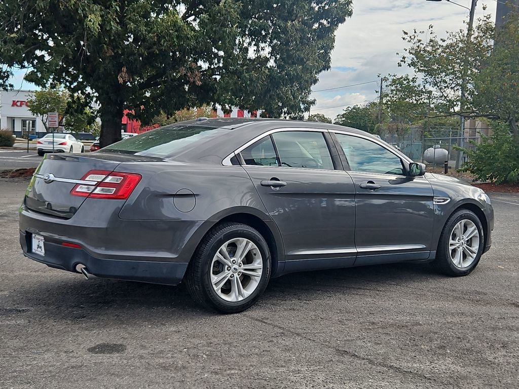Used 2017 Ford Taurus SE image 7