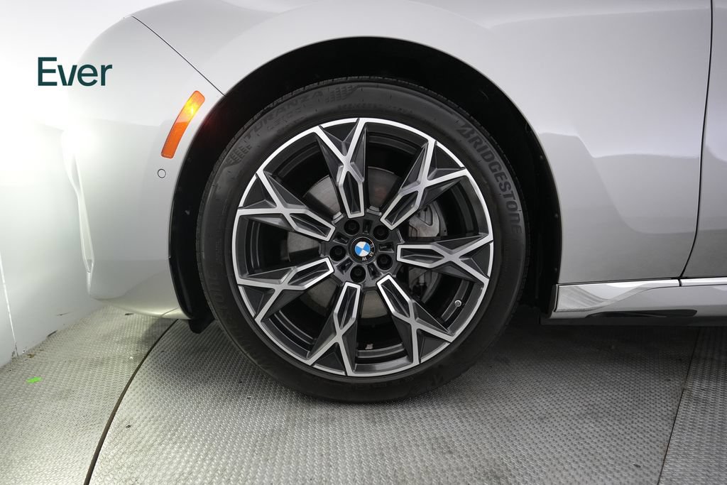 Used 2023 BMW i7 xDrive60 AWD/4WD image 9