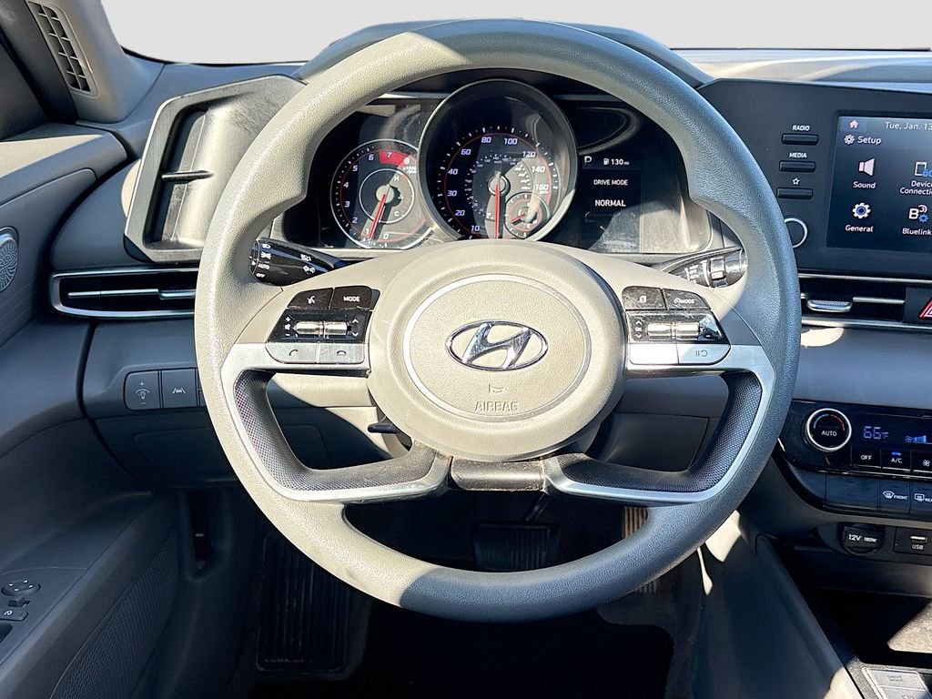 Used 2023 Hyundai Elantra SEL w/ Cargo Package image 11