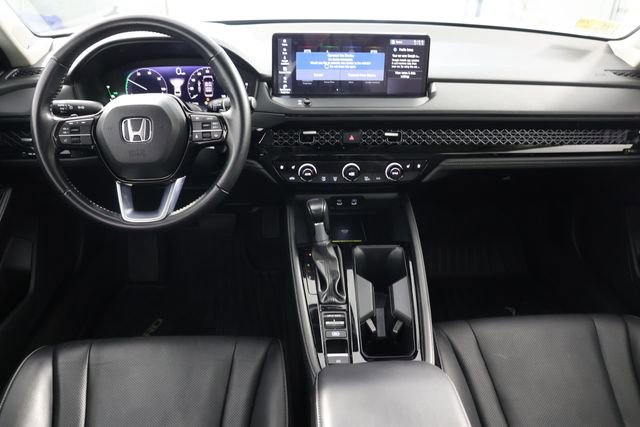 Used 2023 Honda Accord Touring image 2