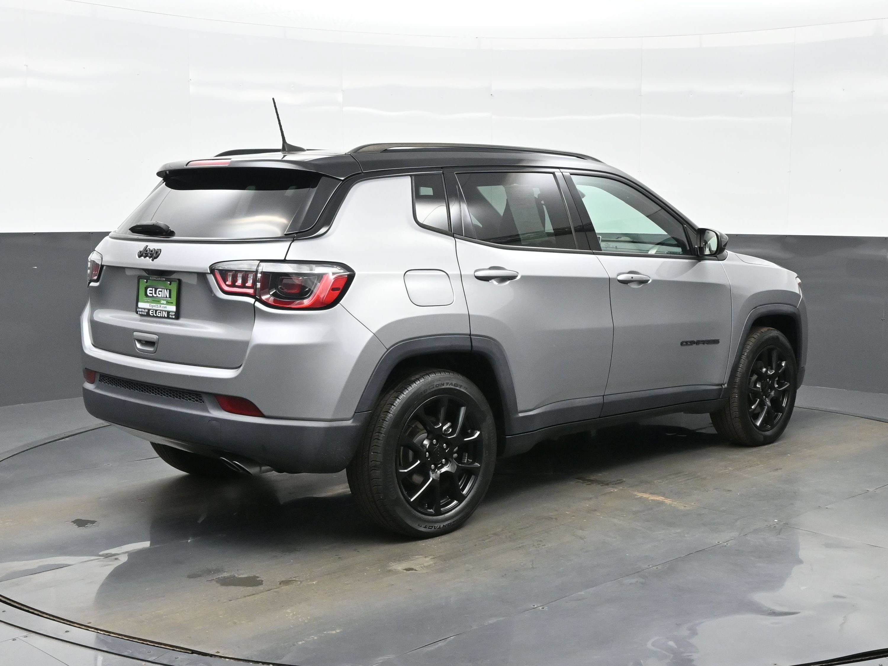 Used 2022 Jeep Compass Latitude FWD image 8