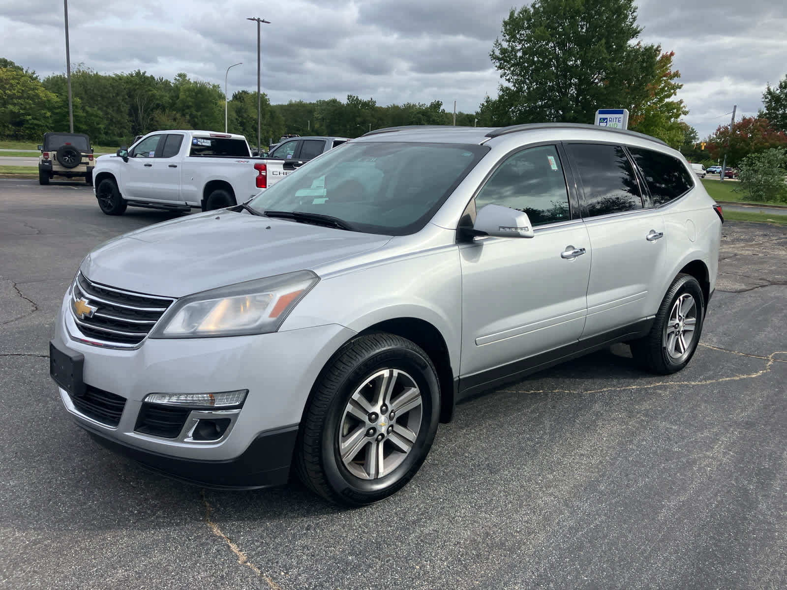 Used 2017 Chevrolet Traverse LT AWD/4WD image 1