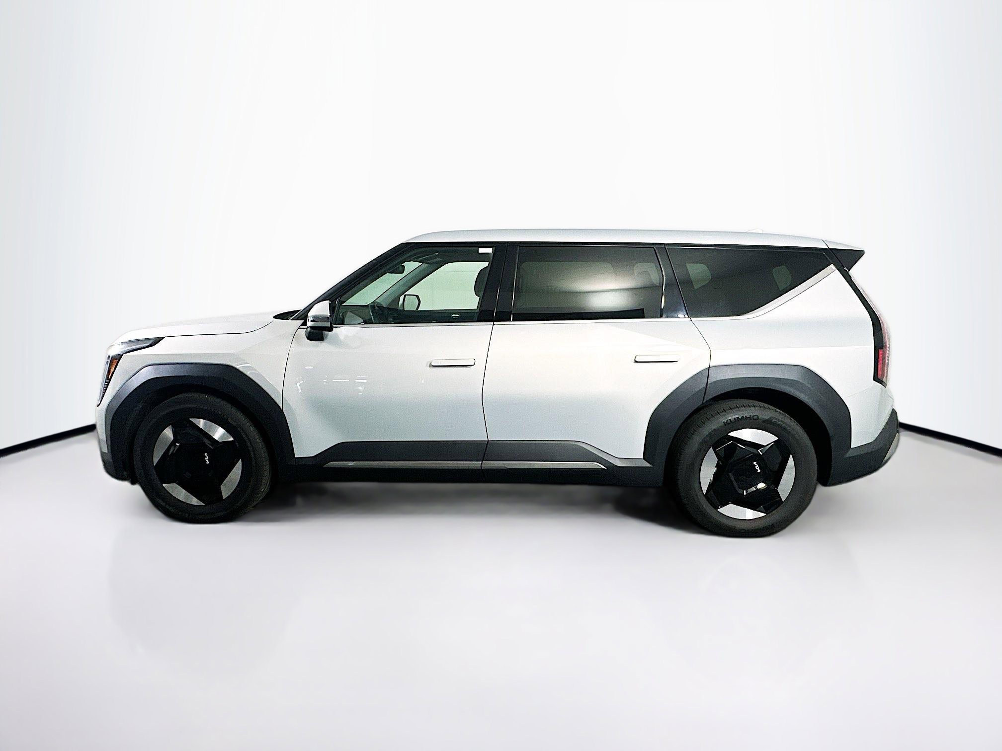 Used 2024 Kia EV9 Light Long Range RWD image 4