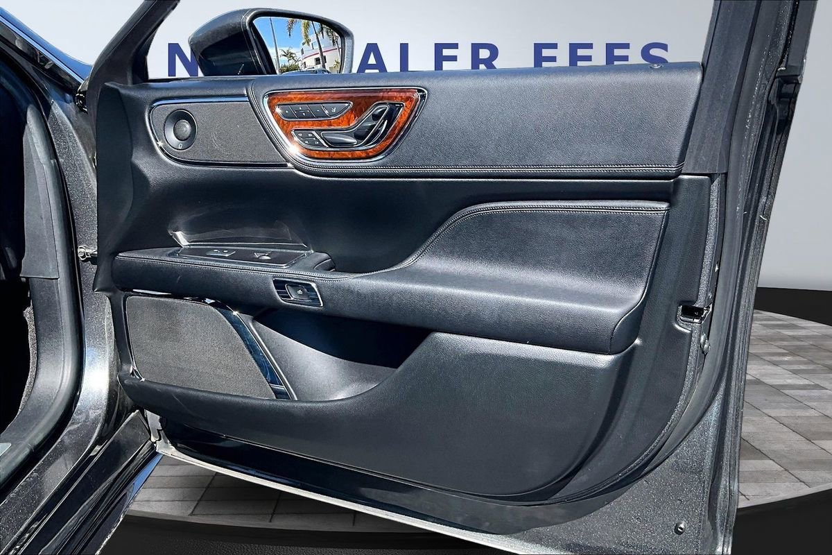 Used 2018 Lincoln Continental Reserve w/ Continental Climate Package image 28