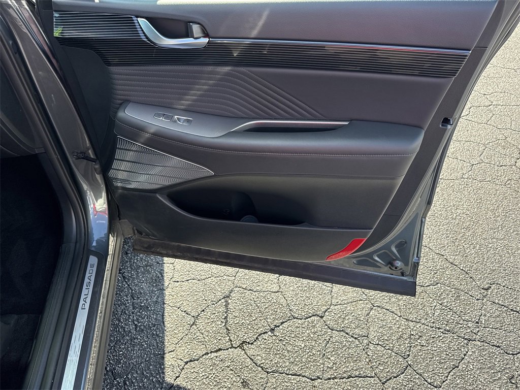 Used 2023 Hyundai Palisade Calligraphy image 14