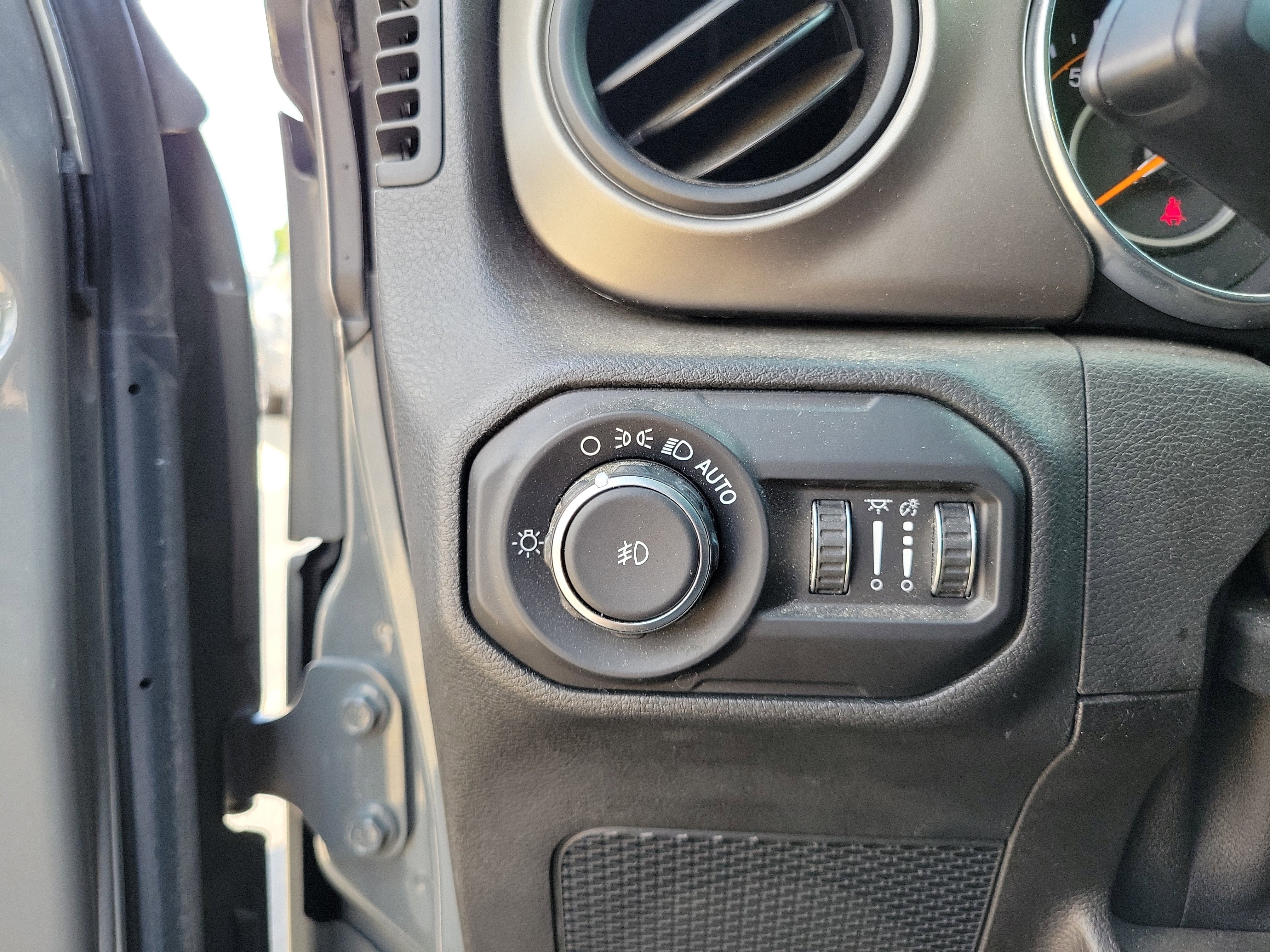 Used 2019 Jeep Wrangler Sport image 17