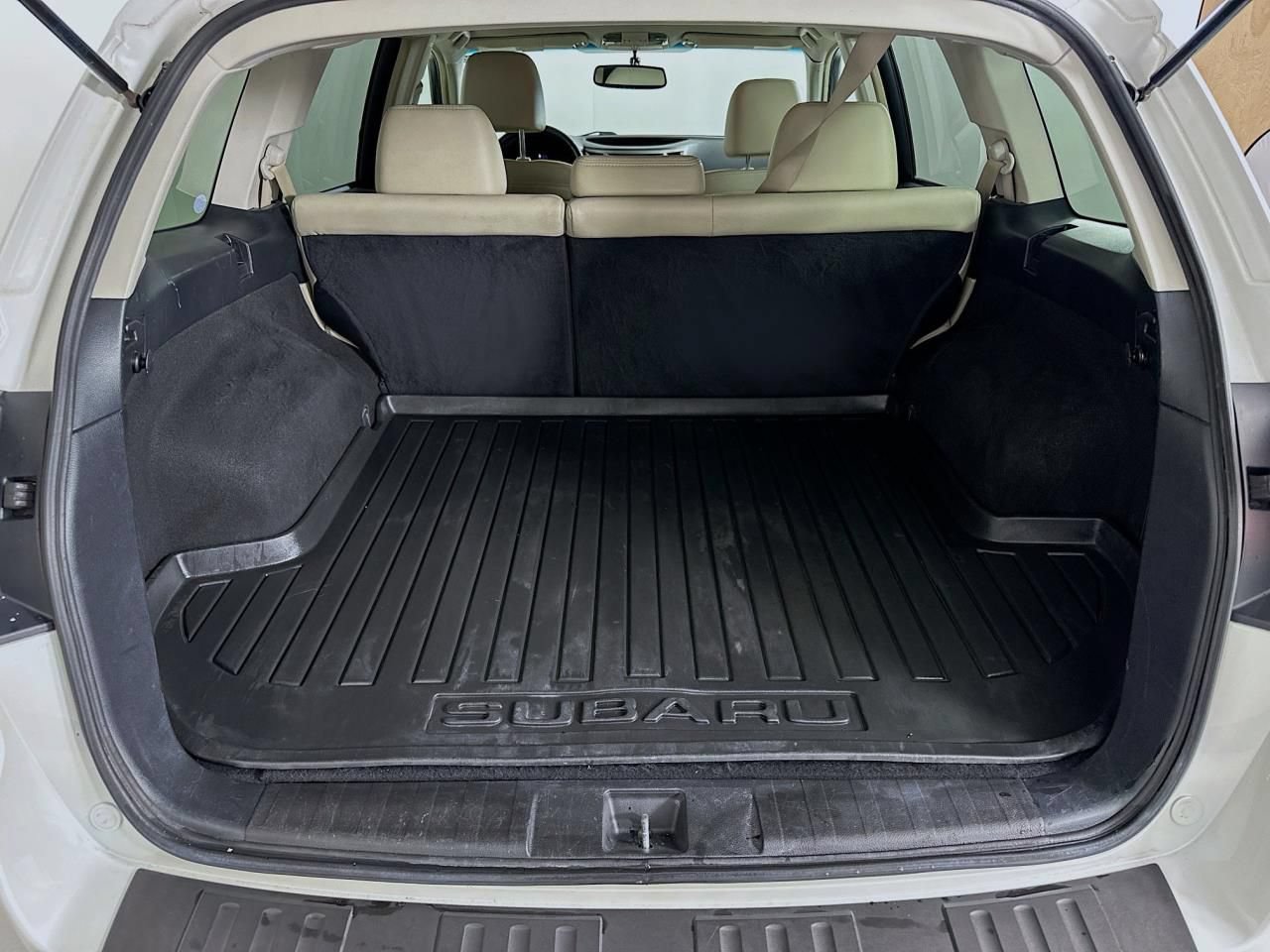 Used 2010 Subaru Outback 3.6R Limited AWD/4WD image 38