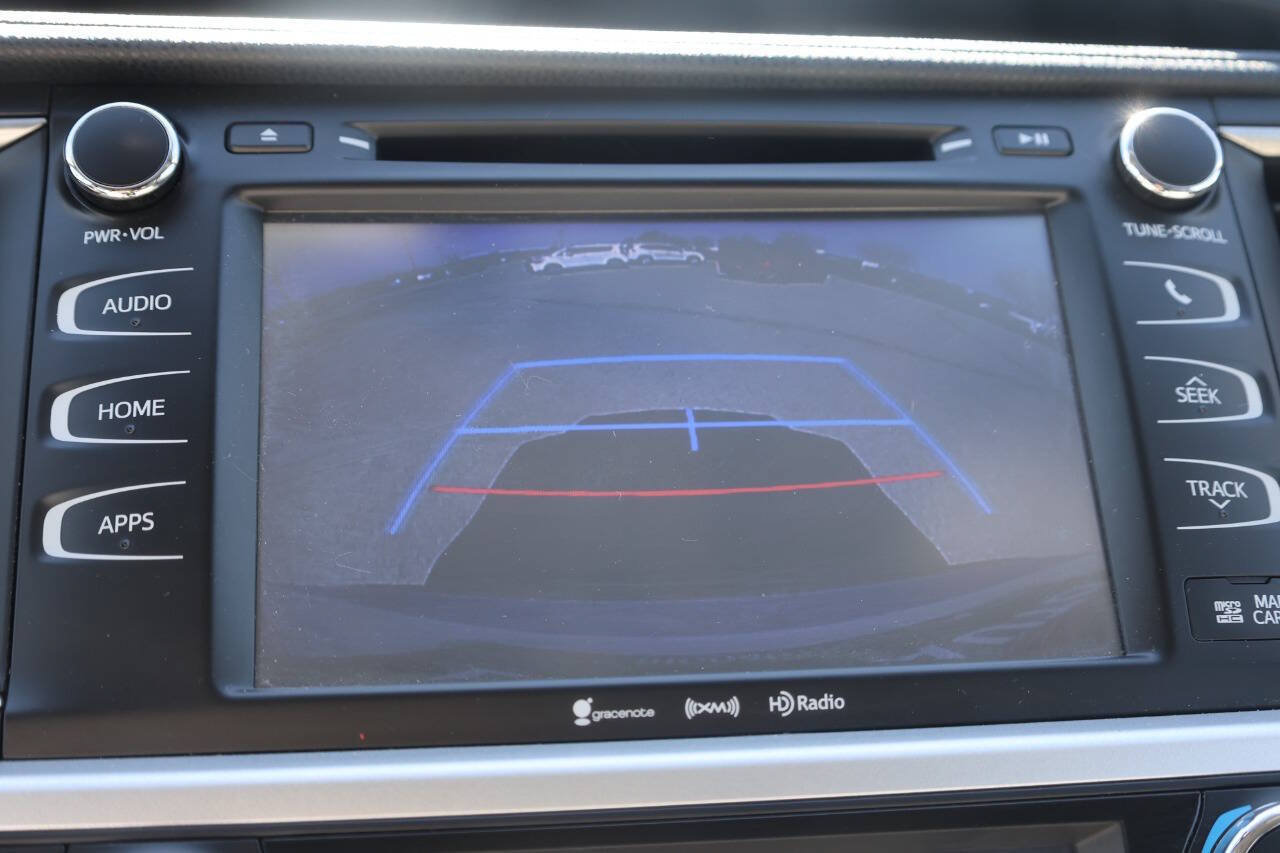 Used 2016 Toyota Highlander XLE AWD/4WD image 23