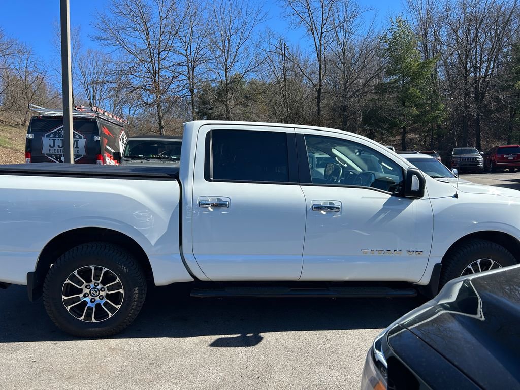 Used 2020 Nissan Titan SV w/ SV Convenience Package image 2