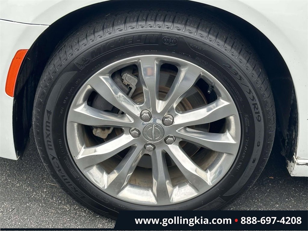 Used 2021 Chrysler 300 Touring L image 7