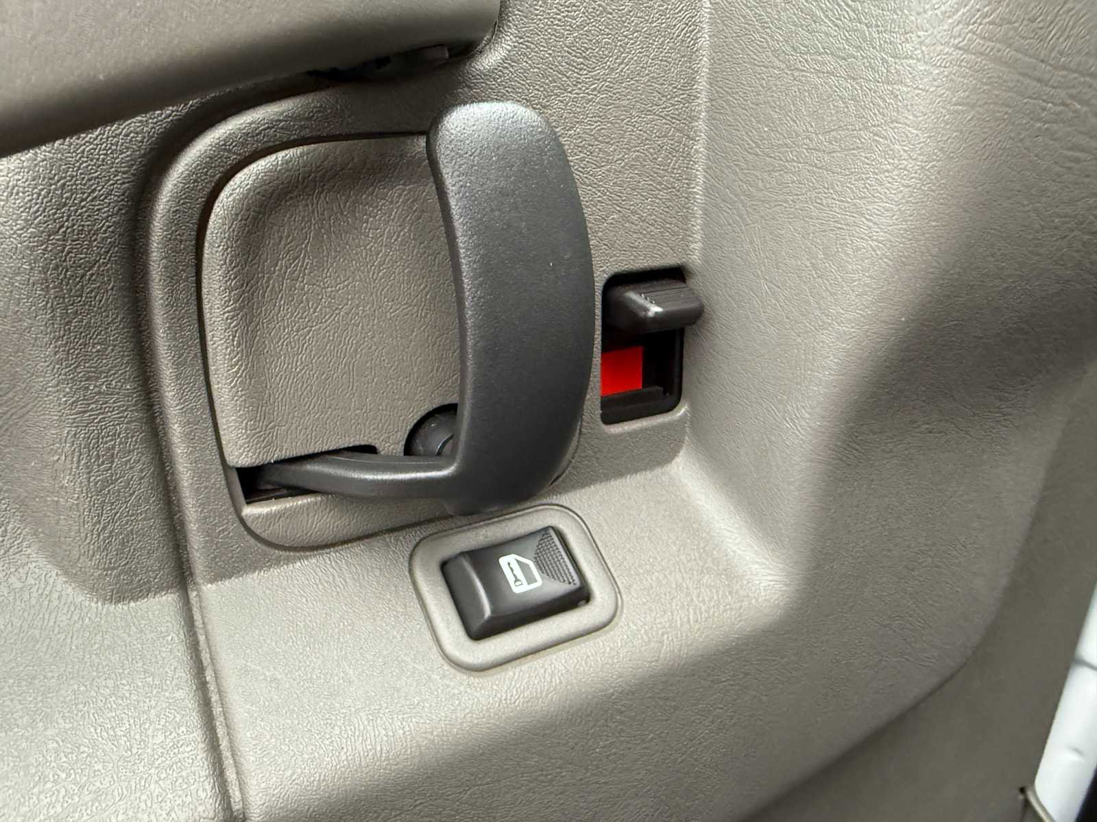 Used 2023 GMC Savana 2500 w/ Driver Convenience Package image 10