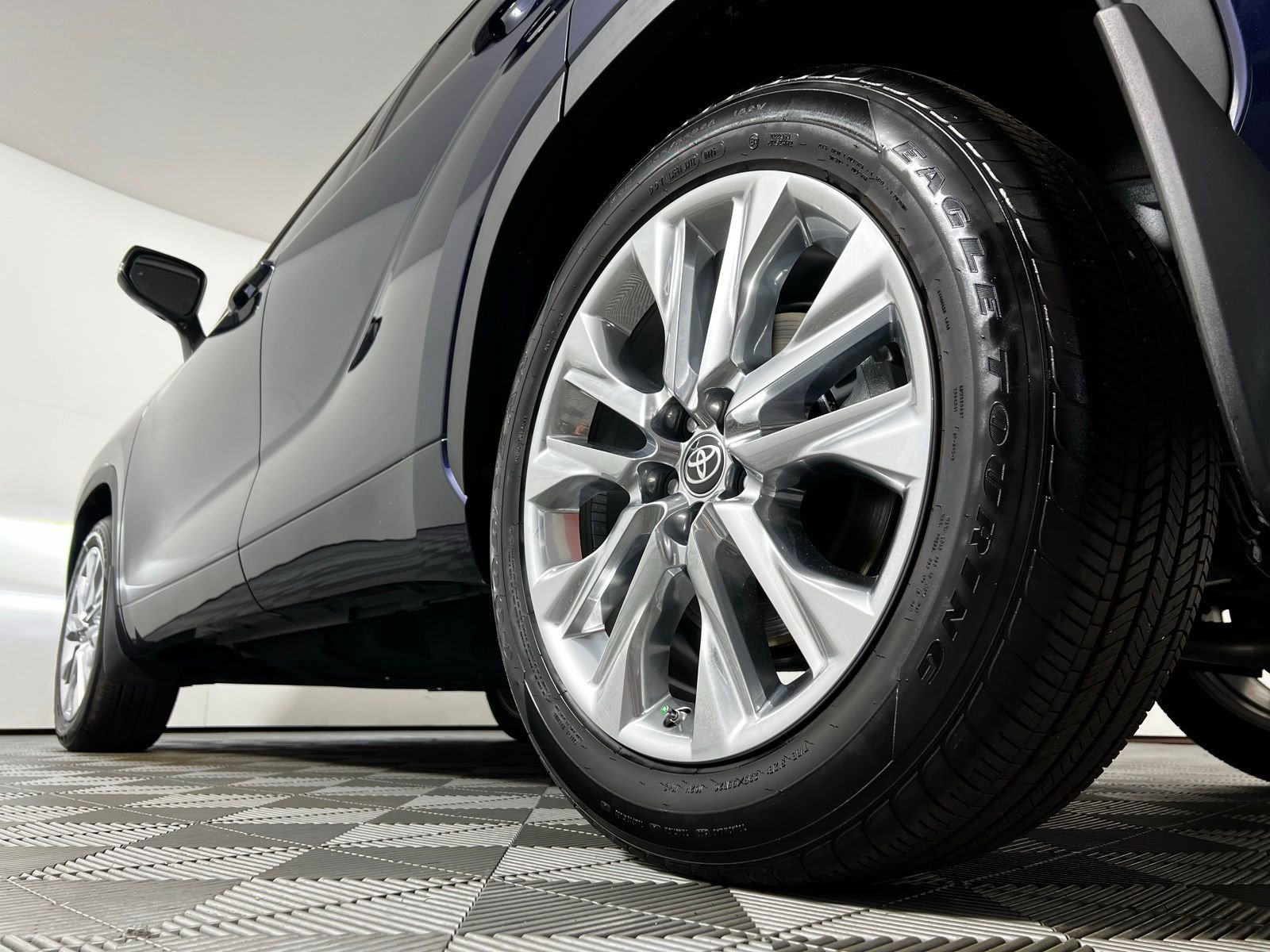 Certified 2025 Toyota Highlander Limited image 31