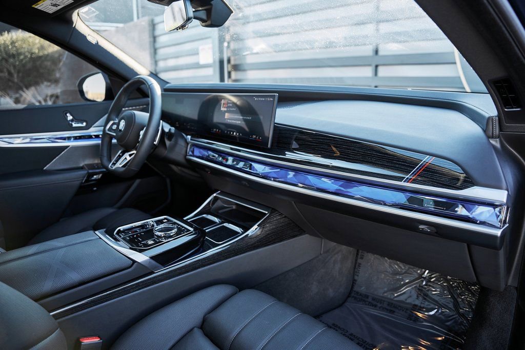 Used 2025 BMW 760i xDrive w/ Executive Package image 35