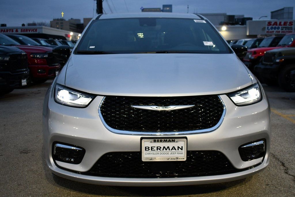 New 2026 Chrysler Pacifica Select image 3