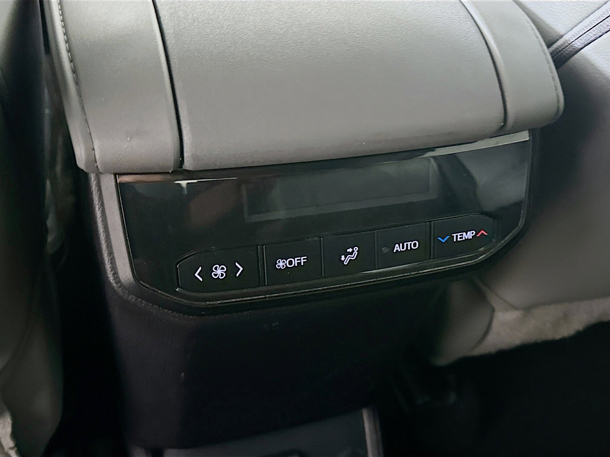 Used 2023 Toyota Highlander XLE image 29