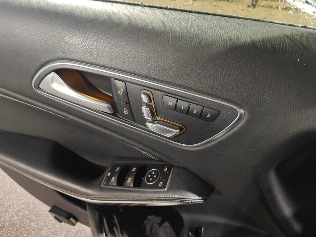 Used 2018 Mercedes-Benz GLA 250 4MATIC image 6