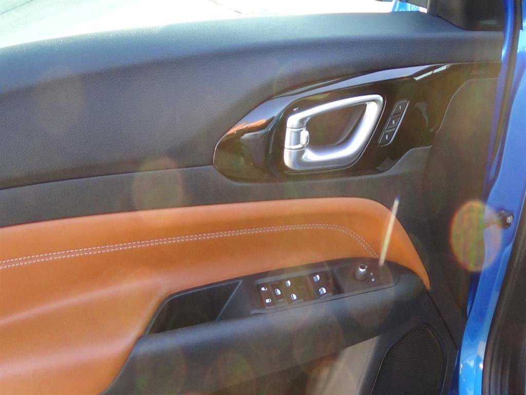 Used 2025 Jeep Compass Limited w/ Elite Group image 16