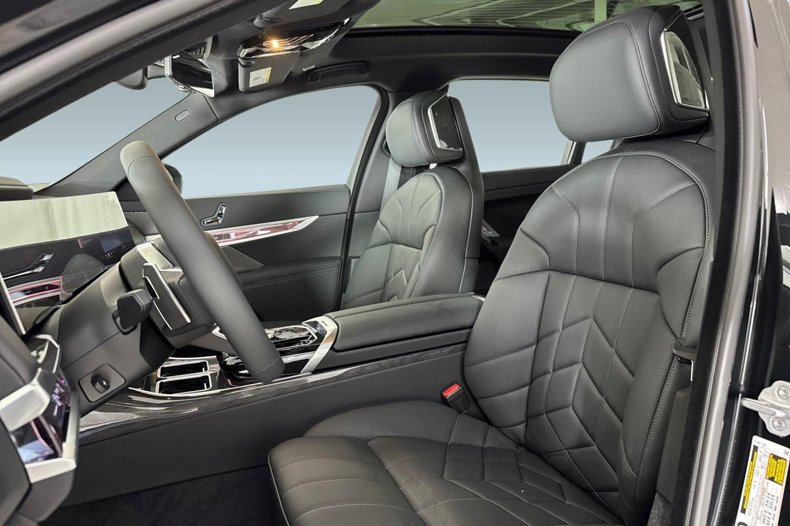 New 2026 BMW 750e xDrive w/ Premium Package AWD/4WD image 5