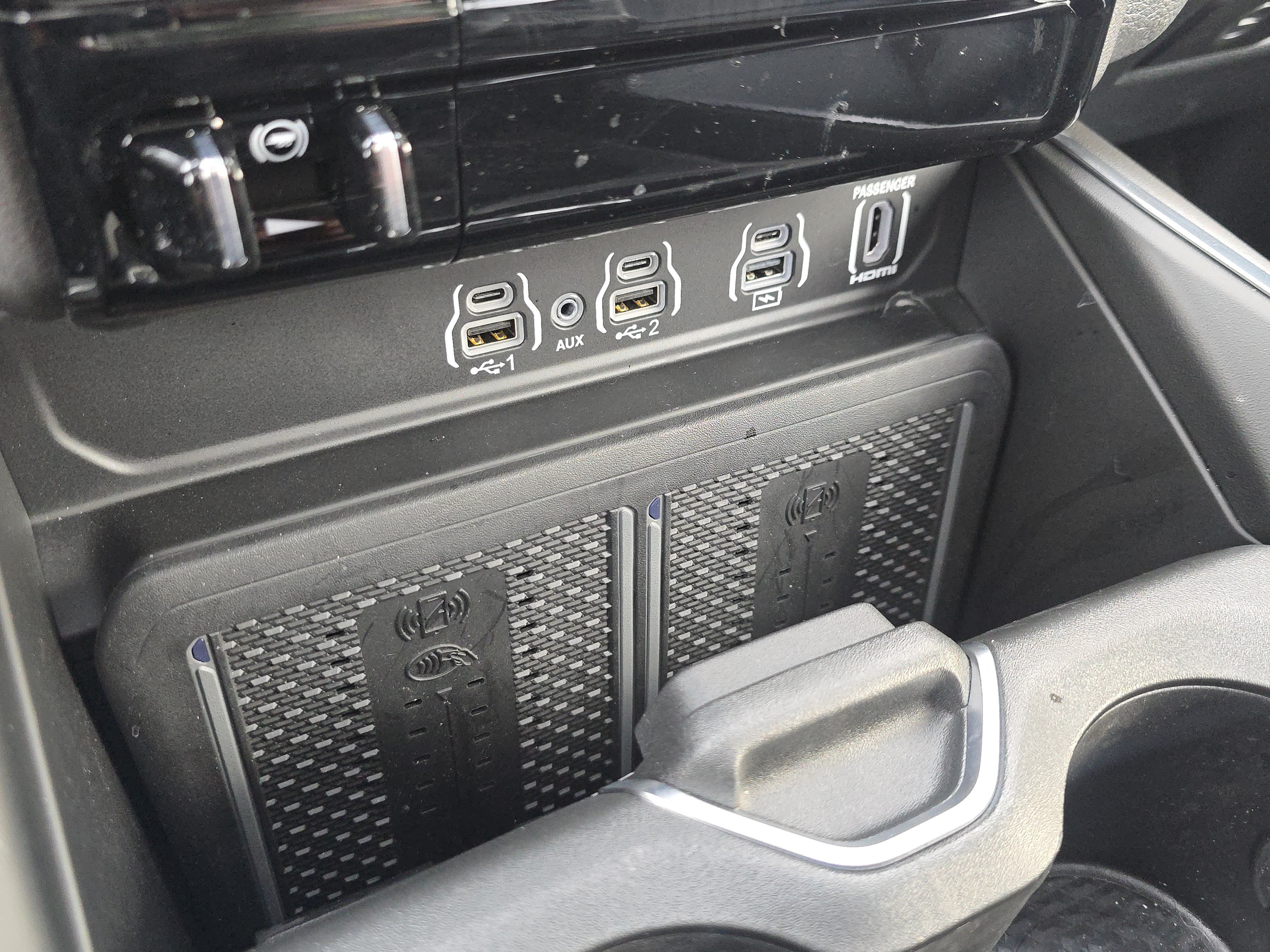 New 2025 RAM 1500 Laramie w/ Night Edition AWD/4WD image 7