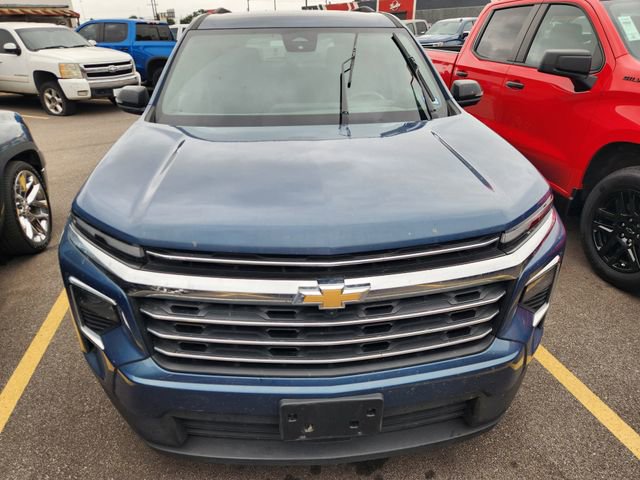Used 2024 Chevrolet Traverse LT FWD image 2