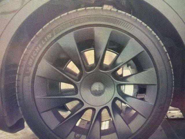 Used 2022 Tesla Model Y Long Range AWD/4WD image 9