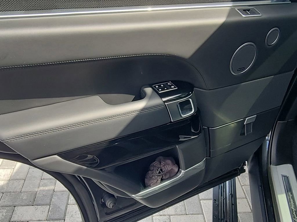 Used 2015 Land Rover Range Rover Long Wheelbase Autobiography image 22