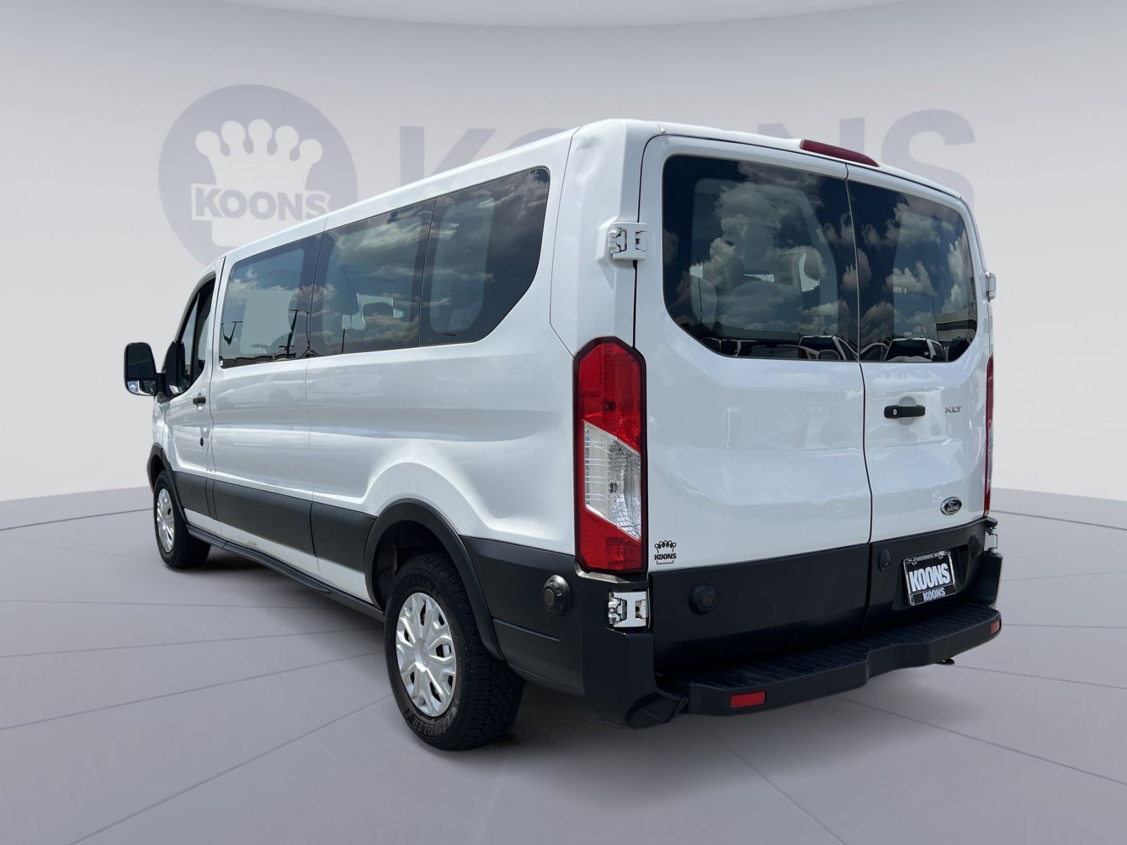 Used 2019 Ford Transit 350 XLT RWD image 4