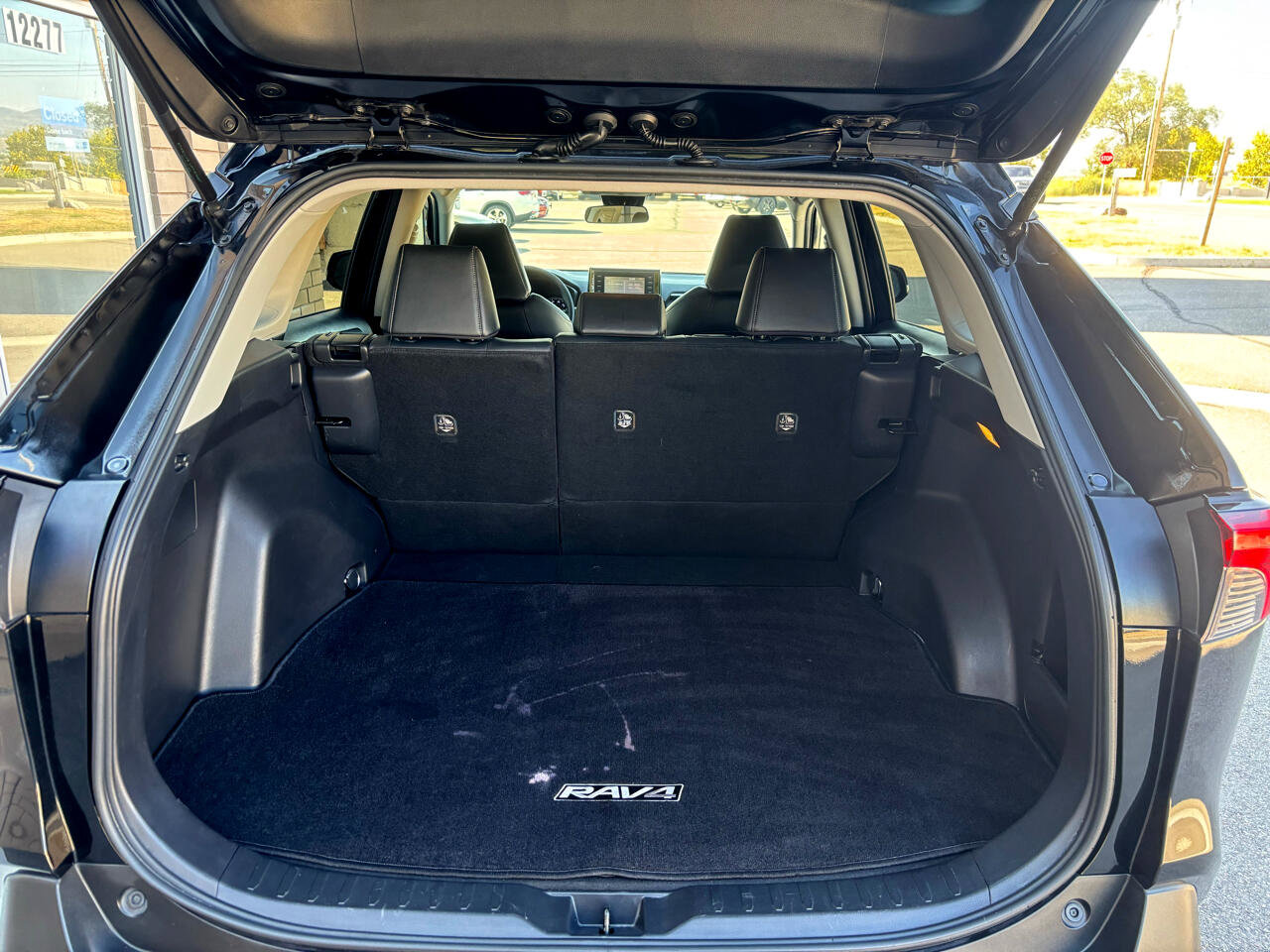Used 2020 Toyota RAV4 XLE image 5