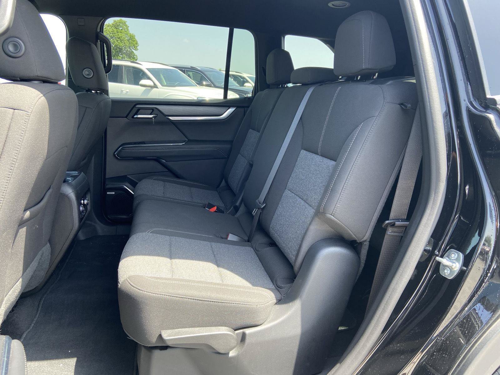 Used 2025 GMC Acadia Elevation AWD/4WD image 18