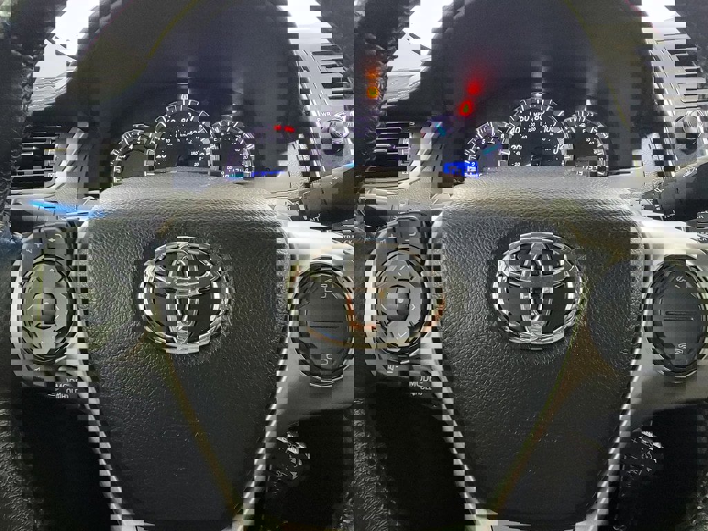 Used 2014 Toyota Camry SE FWD image 19