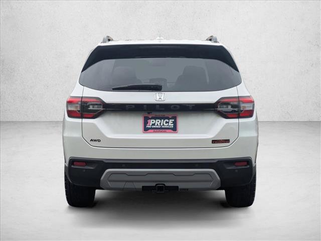 Used 2025 Honda Pilot TrailSport image 7